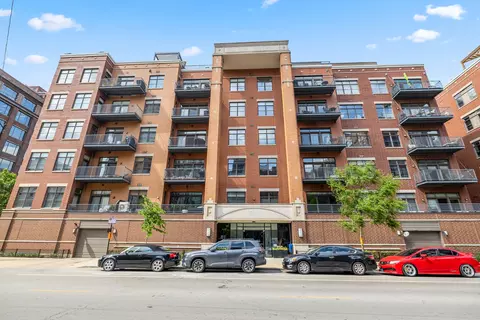 560 W Fulton St #403, Chicago, IL 60661