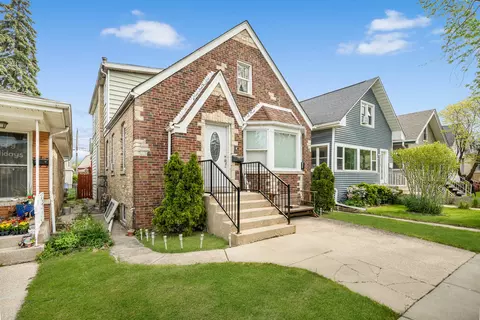 4918 W Winnemac Ave, Chicago, IL 60630