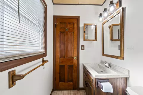 Bath - 1049 Martingale Dr, Bartlett, IL 60103 photo 2 of 2