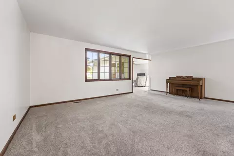 Living - 1049 Martingale Dr, Bartlett, IL 60103 photo 3 of 7