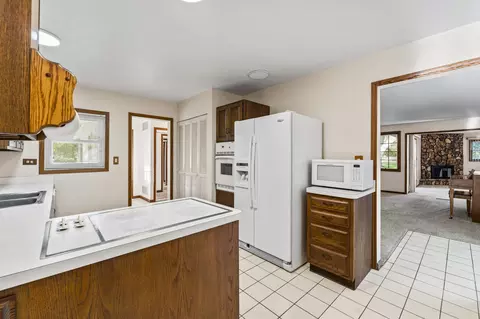 Kitchen - 1049 Martingale Dr, Bartlett, IL 60103 photo 3 of 3