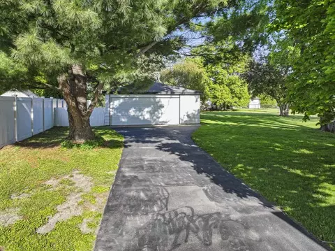 Exterior - 1049 Martingale Dr, Bartlett, IL 60103 photo 8 of 10