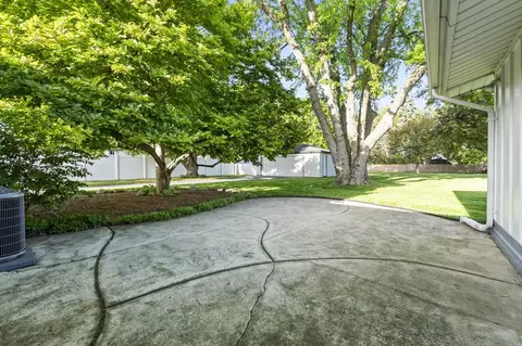 Exterior - 1049 Martingale Dr, Bartlett, IL 60103 photo 4 of 10