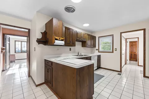Entry Way - 1049 Martingale Dr, Bartlett, IL 60103 photo 2 of 2