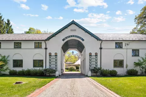 955 E Ringwood Rd, Lake Forest, IL 60045