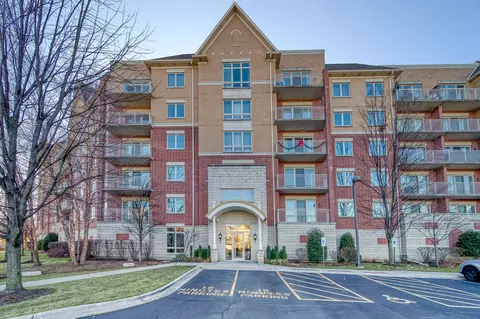 8300 Concord Dr #211, Morton Grove, IL 60053