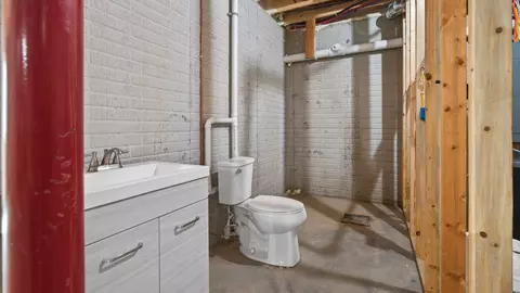 Bath - 31340 E 1500 North Rd, Colfax, IL 61728 photo 7 of 8
