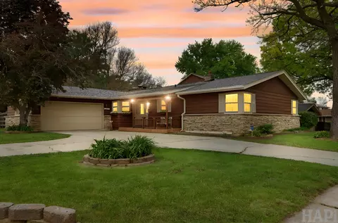 106 Sherwood Dr, Cary, IL 60013