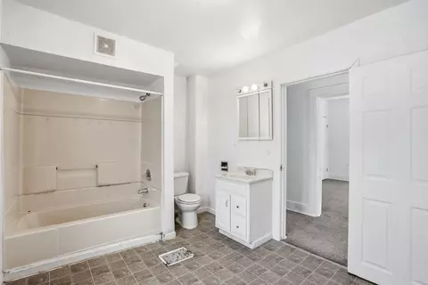Bath - 1306 17th St, Moline, IL 61265 photo 1 of 1