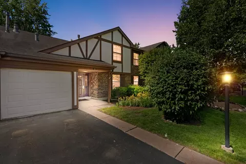 275 Wilmette Ct #A2, Schaumburg, IL 60193