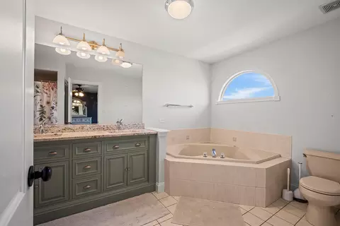 Bath - 8143 Stonegate Dr, Tinley Park, IL 60487 photo 3 of 4