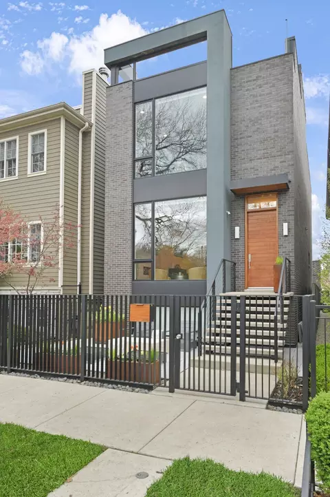 3012 N Hoyne Ave, Chicago, IL 60618