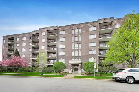 1327 Brown St #407, Des Plaines, IL 60016