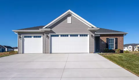 608 15th St, Le Claire, IA 52753