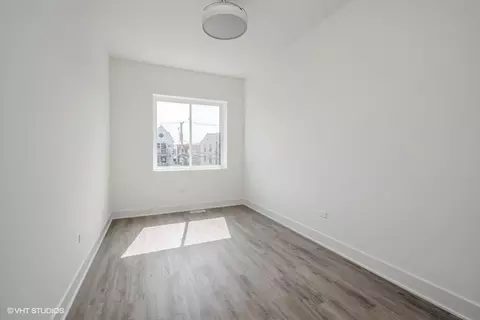 Bedroom - 530 E 44th Pl, Chicago, IL 60653 photo 1 of 1