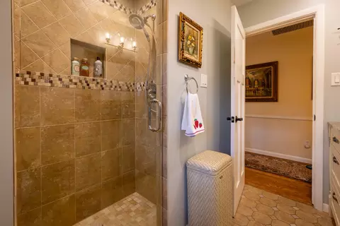 Bath - 6 Marquette Ln, Kankakee, IL 60901 photo 6 of 8