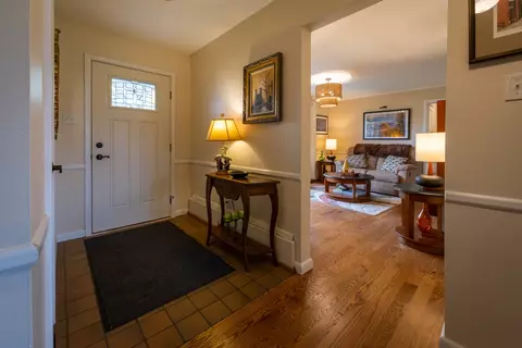 Entry Way - 6 Marquette Ln, Kankakee, IL 60901 photo 2 of 5