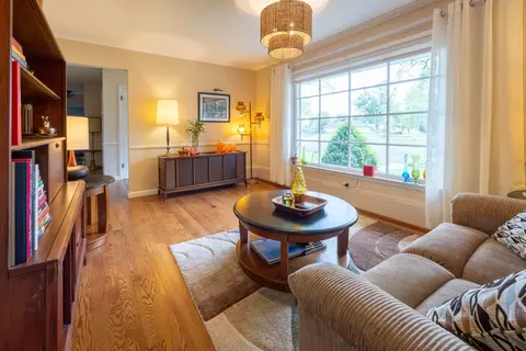 Living - 6 Marquette Ln, Kankakee, IL 60901 photo 1 of 4