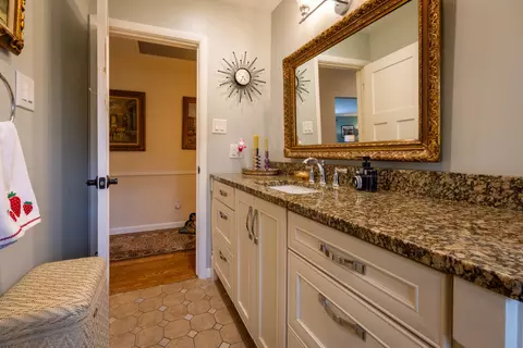 Bath - 6 Marquette Ln, Kankakee, IL 60901 photo 5 of 8
