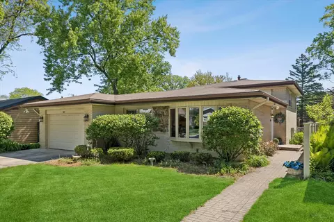 827 N Douglas Ave, Arlington Heights, IL 60004