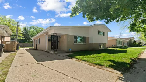 9517 Lavergne Ave, Skokie, IL 60077