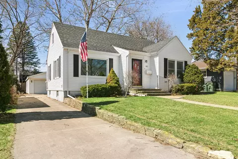 142 S Fremont St, Palatine, IL 60067