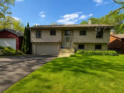 8712 Coral Rd, Wonder Lake, IL 60097