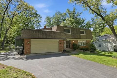 10 E S324 E Hampshire Ln, Willowbrook, IL 60527