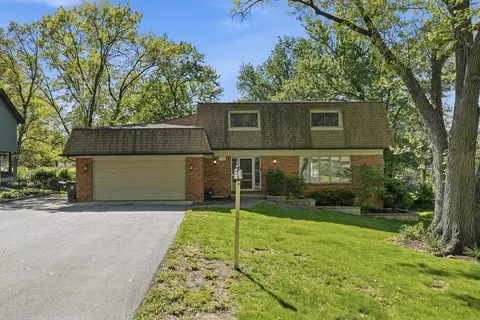 10 E S324 E Hampshire Ln, Willowbrook, IL 60527