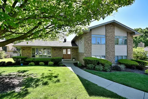 9 S631 William Dr, Burr Ridge, IL 60527