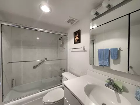 Bath - 175 E Delaware Pl #5403, Chicago, IL 60611 photo 1 of 2