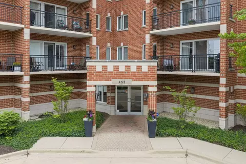 455 W Front St #201, Wheaton, IL 60187 photo 2
