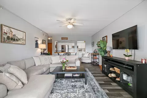 455 W Front St #201, Wheaton, IL 60187 photo 6