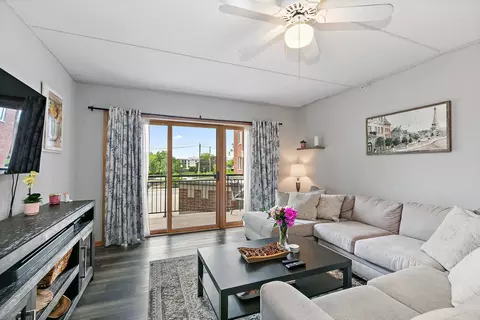 455 W Front St #201, Wheaton, IL 60187 photo 5