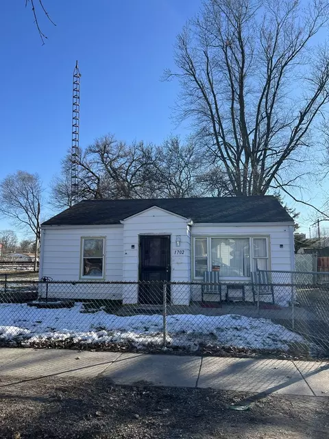 1702 E Cummins Ave, Springfield, IL 62702