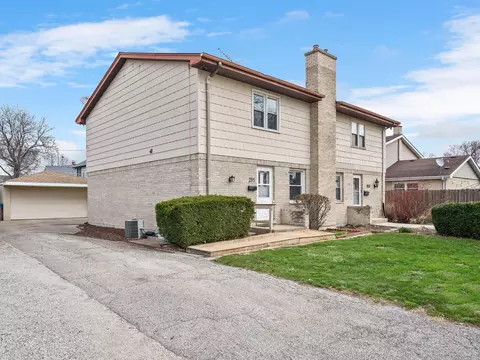 285 E 1st St, Elmhurst, IL 60126