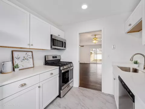Kitchen - 285 E 1st St, Elmhurst, IL 60126 photo 1 of 2