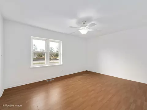Bedroom - 285 E 1st St, Elmhurst, IL 60126 photo 1 of 2