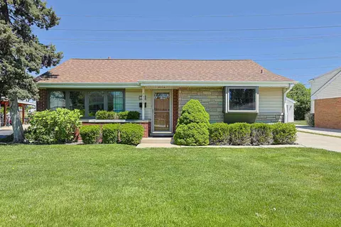 7306 Arcadia St, Morton Grove, IL 60053