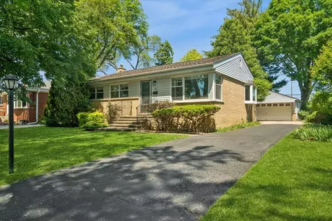 160 Wisconsin Dr, Des Plaines, IL 60016