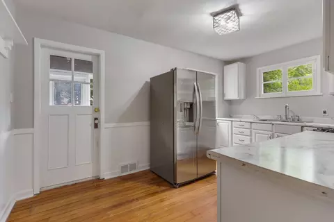 Kitchen - 148 Wildwood Rd, Algonquin, IL 60102 photo 1 of 3