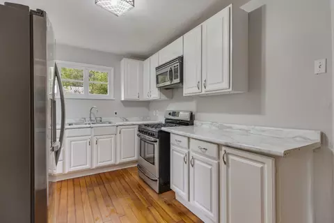 Kitchen - 148 Wildwood Rd, Algonquin, IL 60102 photo 3 of 3