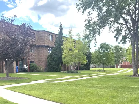 Exterior - 495 Mchenry Rd #1B, Wheeling, IL 60090 photo 2 of 2