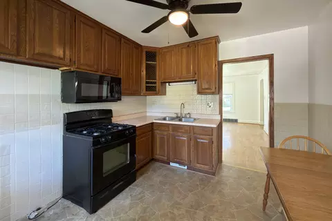 Kitchen - 963 E Prairie St, Des Plaines, IL 60016 photo 2 of 3