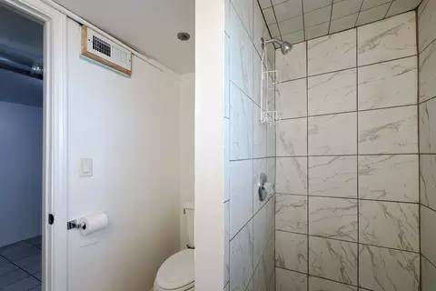 Bath - 963 E Prairie St, Des Plaines, IL 60016 photo 3 of 3