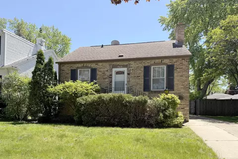 Exterior - 963 E Prairie St, Des Plaines, IL 60016 photo 2 of 4