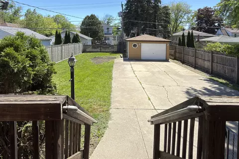 Exterior - 963 E Prairie St, Des Plaines, IL 60016 photo 4 of 4