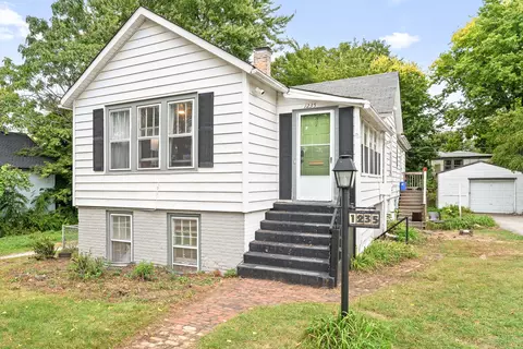 1235 Leon Pl, Evanston, IL 60201