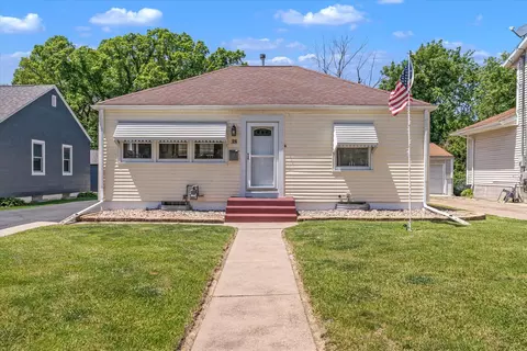 38 Blackhawk Hills Dr, Rock Island, IL 61201