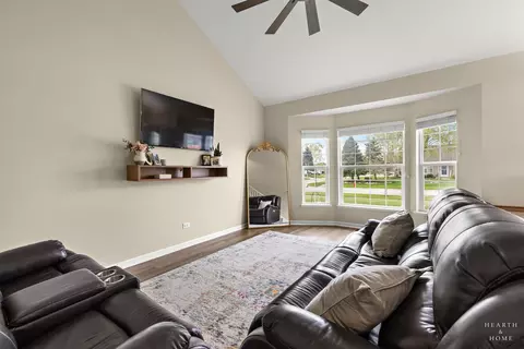 Living - 5832 Landcaster Cir, Mchenry, IL 60050 photo 1 of 4